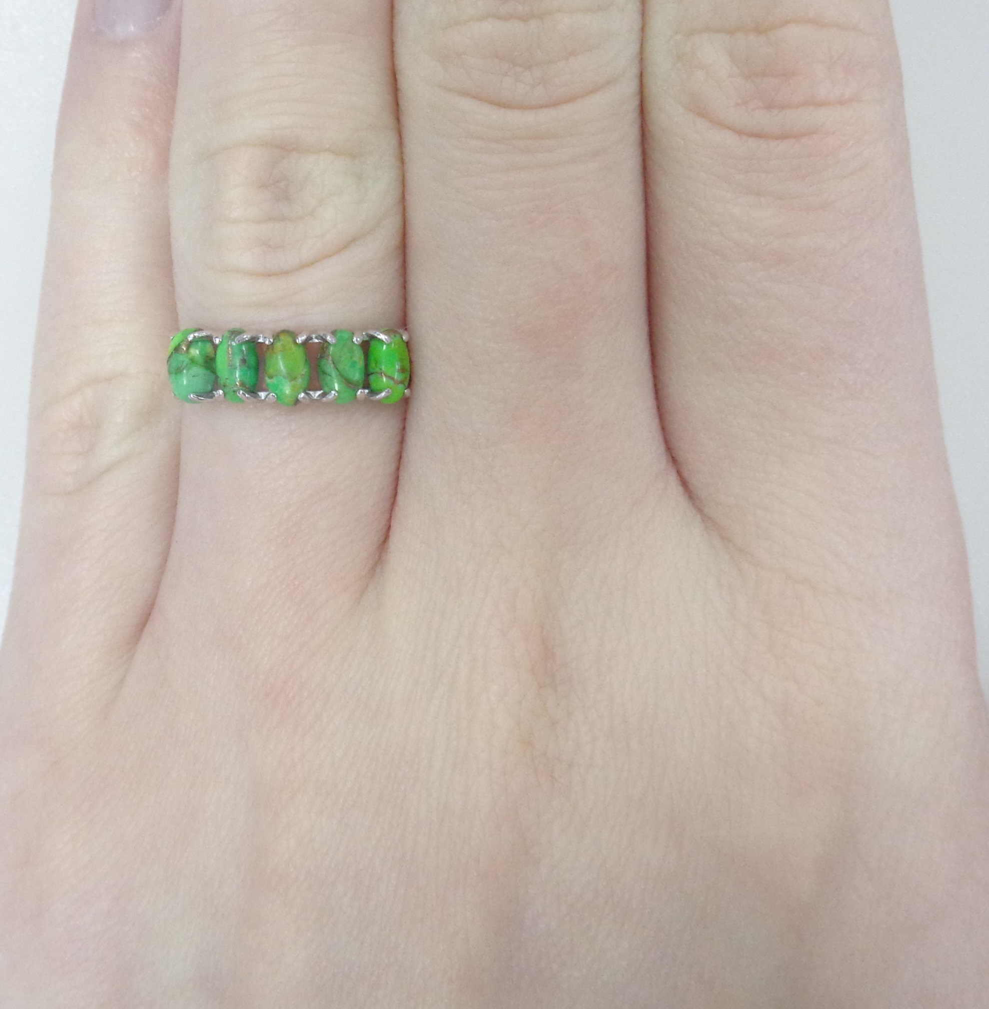 Серебряное кольцо с зеленой бирюзой